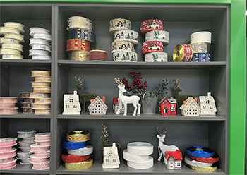 Новогодний декор для флористов в магазине Flora